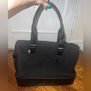 beis weekender bag in black